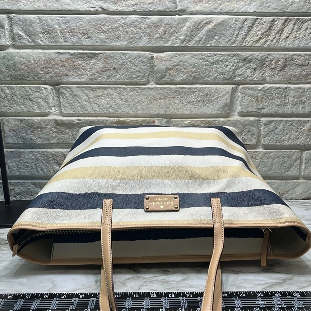 Kate Spade Bondi Road Striped Harmony Tote, Tan Cream & navy striped, Large VGUC - Picture 8 of 15